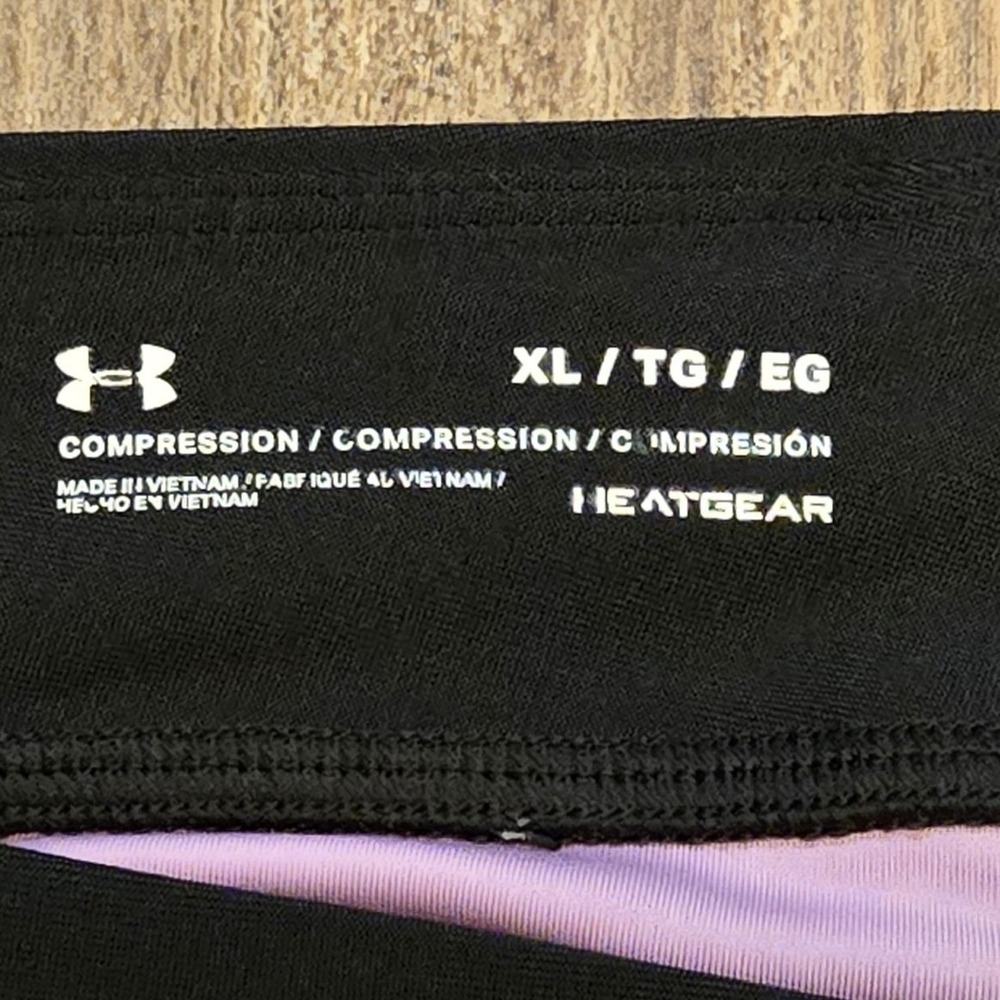 554. Women's Under Armour Compression Purple Pink Crop Capri EUC - Picture 5 of 8